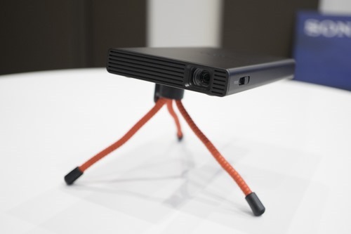 これは、買いだっ！モバイルプロジェクター「MP-CD1」実機レビュー