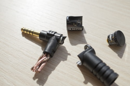 MDR-Z1R、Z7用4.4mm5極キンバーケーブル「MUC-B20SB1」に、OFC