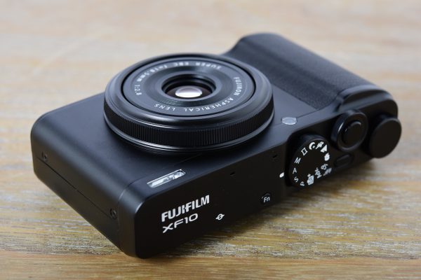 商品レビュー：富士フイルム XF10/コンパクトな28mm単焦点カメラ