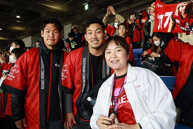 日産スタジアムでの公式戦に横浜市の支援学校の方々を招待しました