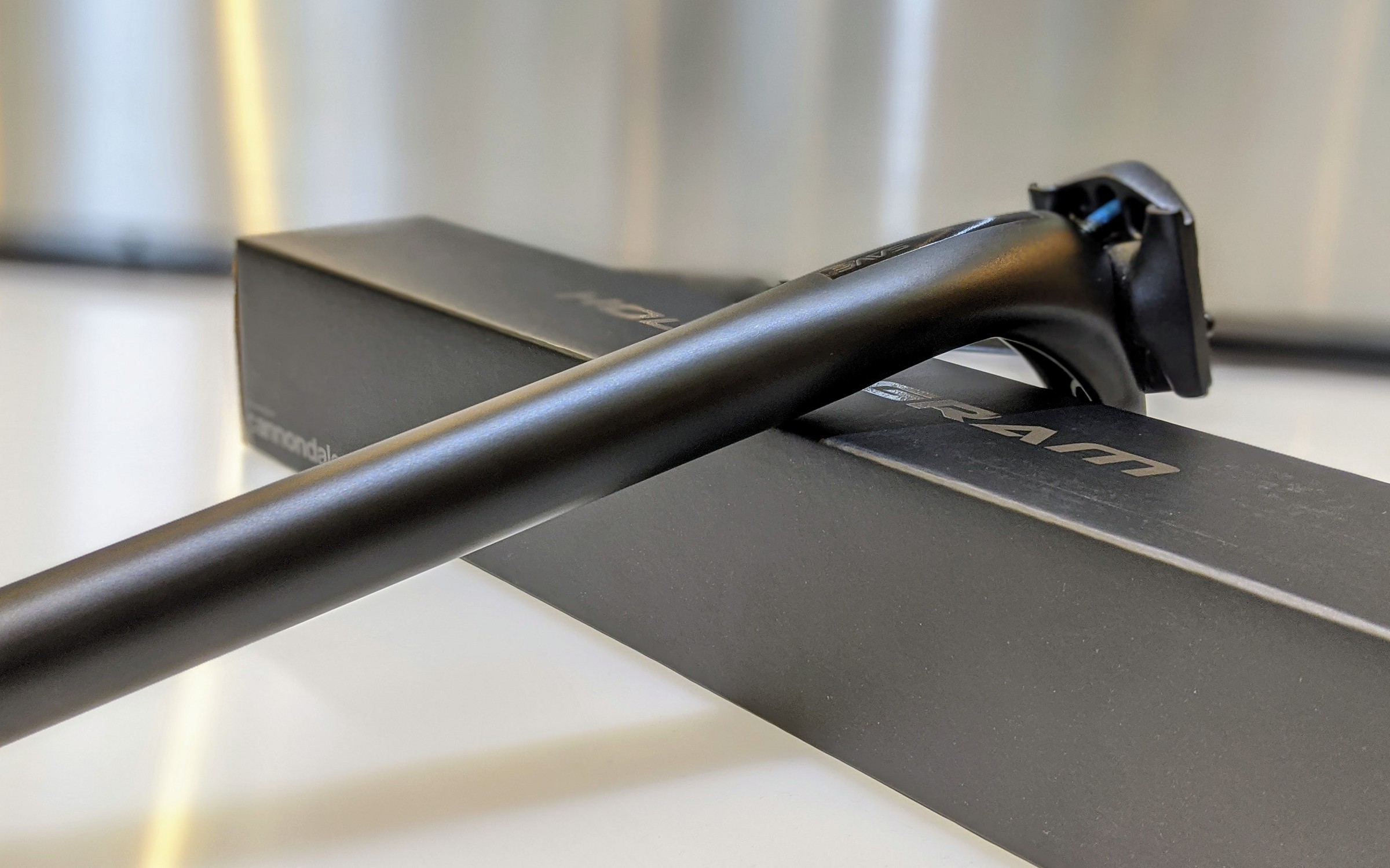 φ27.2のSAVEカーボンシートポスト入荷しました | キャノンデール横浜