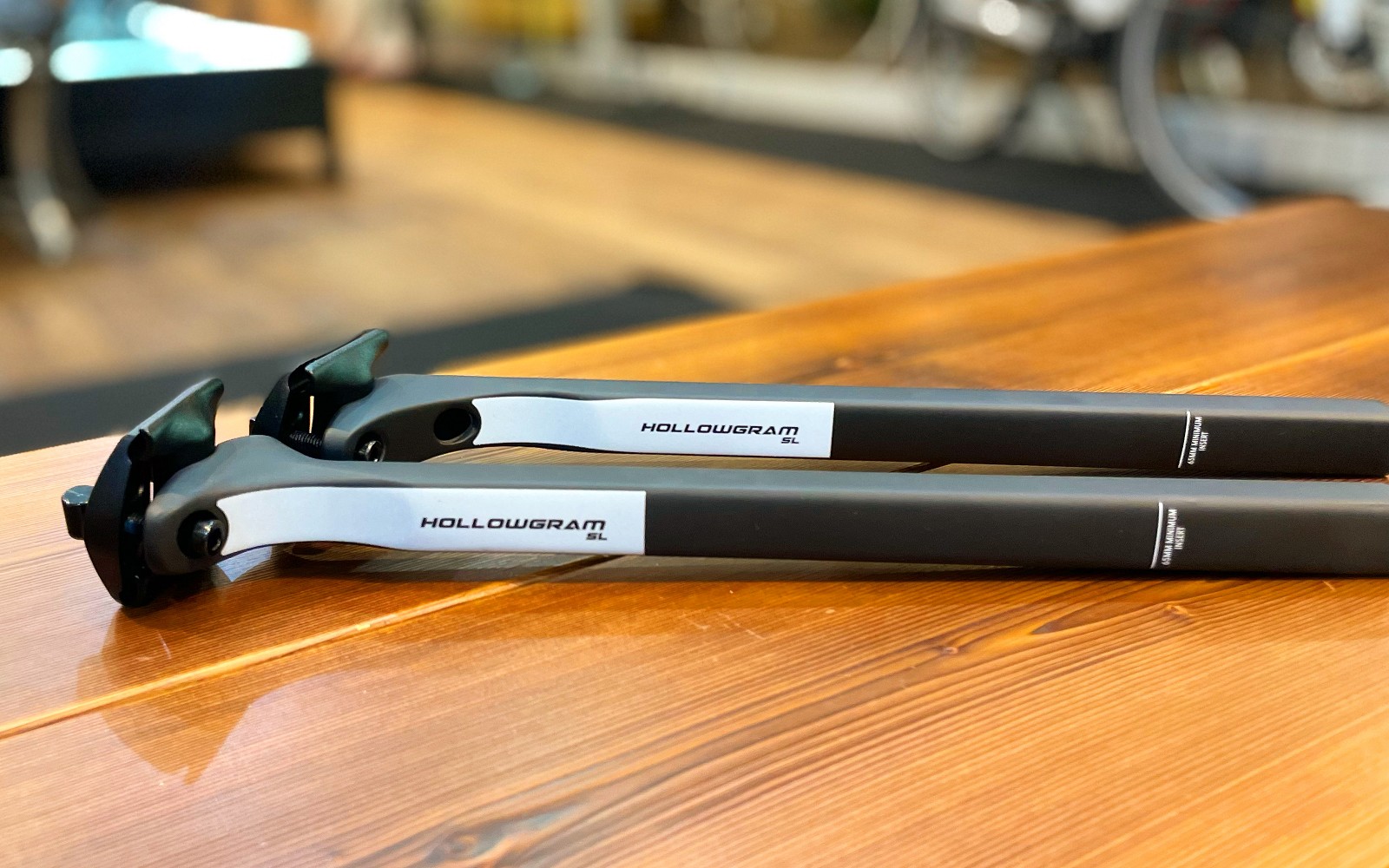 KNØT27 カーボンシートポスト（0mmオフセット）が残りわずかです