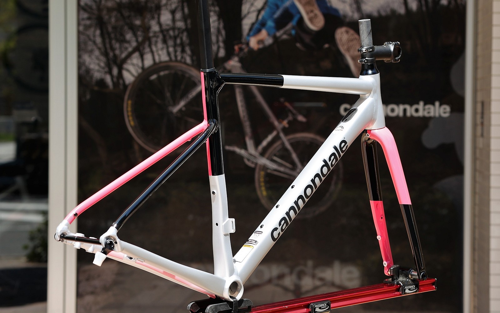 ついに発売開始！CAAD13 Discフレームセット | キャノンデール横浜