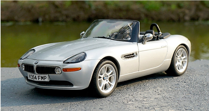 Original factory exquisite 1:18 diecast BMW Z8 007 convertible