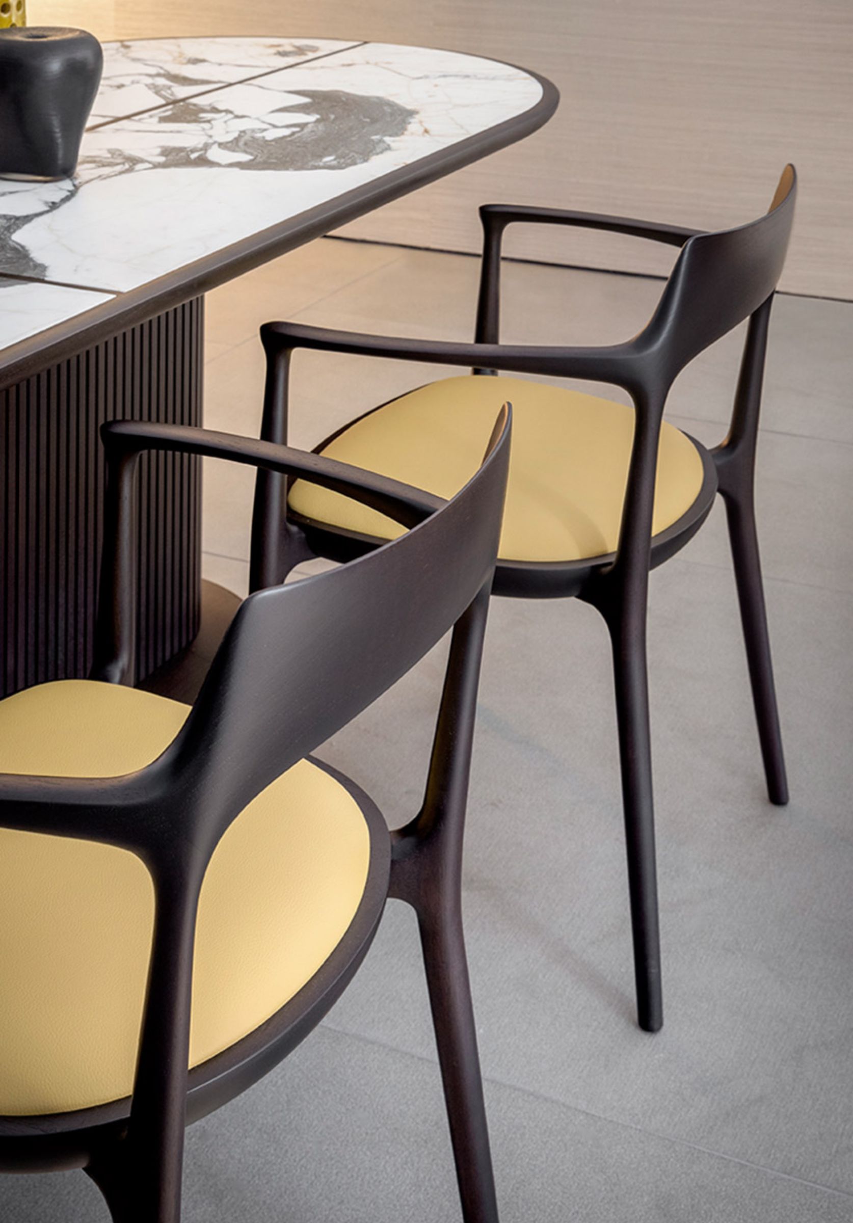 JANINE（ジャニーヌ アームチェア）CECCOTTI COLLEZIONI | カッシーナ