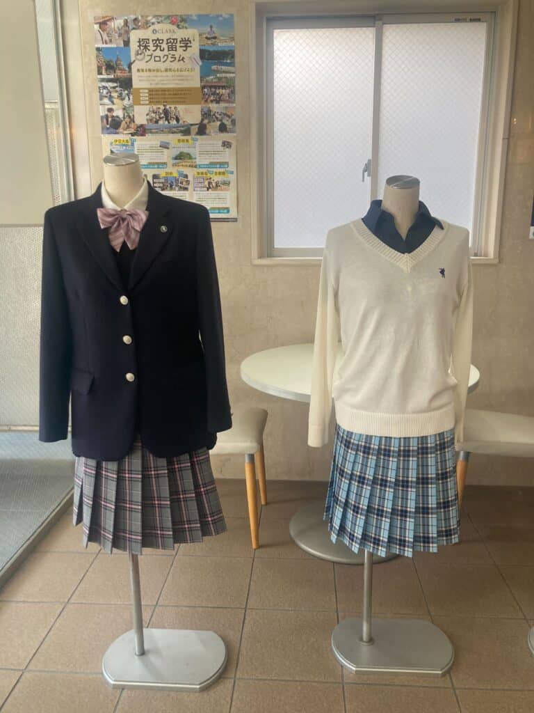 制服紹介】夏服・冬服それぞれの制服をご紹介します | クラーク記念