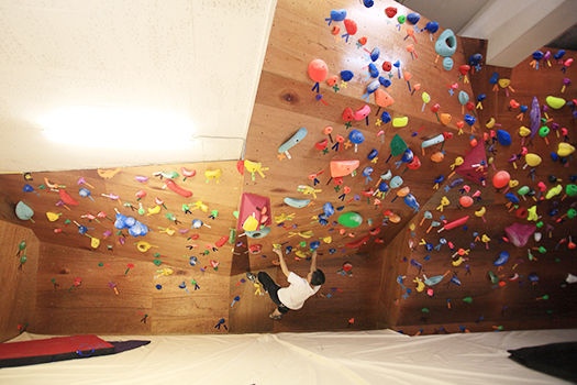 ボルダリングスタジオ ボラーレ・エスカラーダ［尼崎］ | 山と溪谷社の