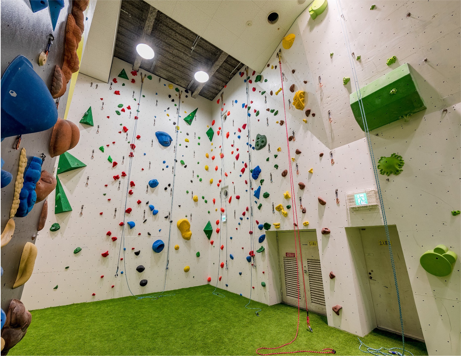 Dボルダリングプラスリードなんば[大阪市] | 山と溪谷社のクライミング