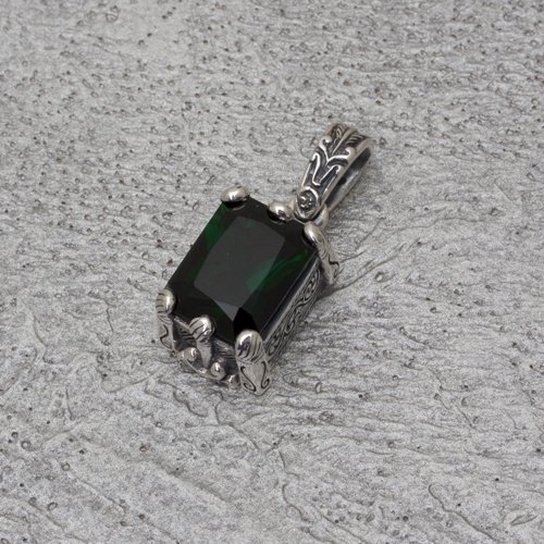 ソカロのイスラミック・スクエア・ペンダントトップ・グリーンクオーツ