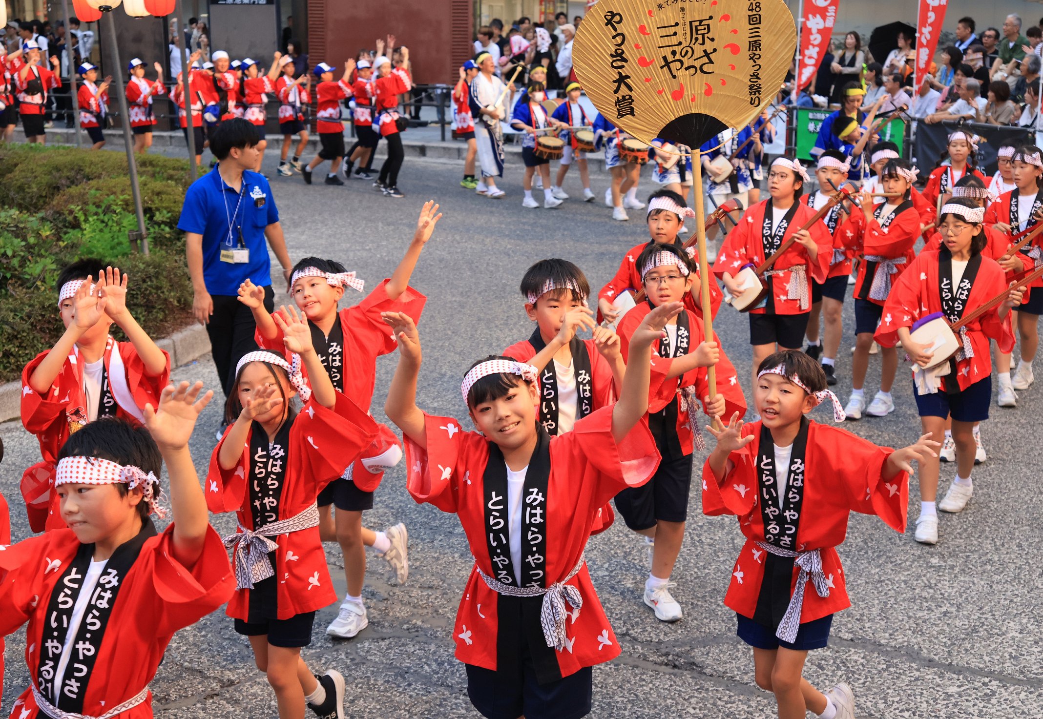 三原で、やっさ踊りに2300人 祭りの熱気は最高潮 | 中国新聞デジタル