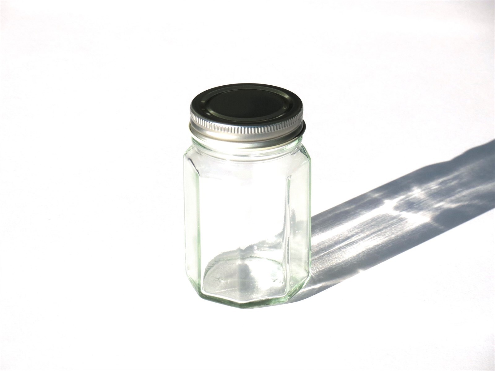 ガラス瓶卸販売の中空が国産の高品質な保存瓶を格安価格で販売中です！