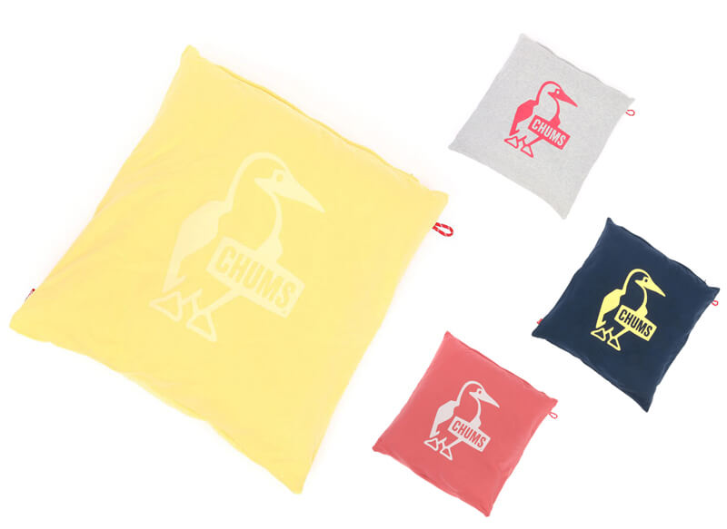 新アイテムのフラットクッションは、キャンプやお家での リラックス