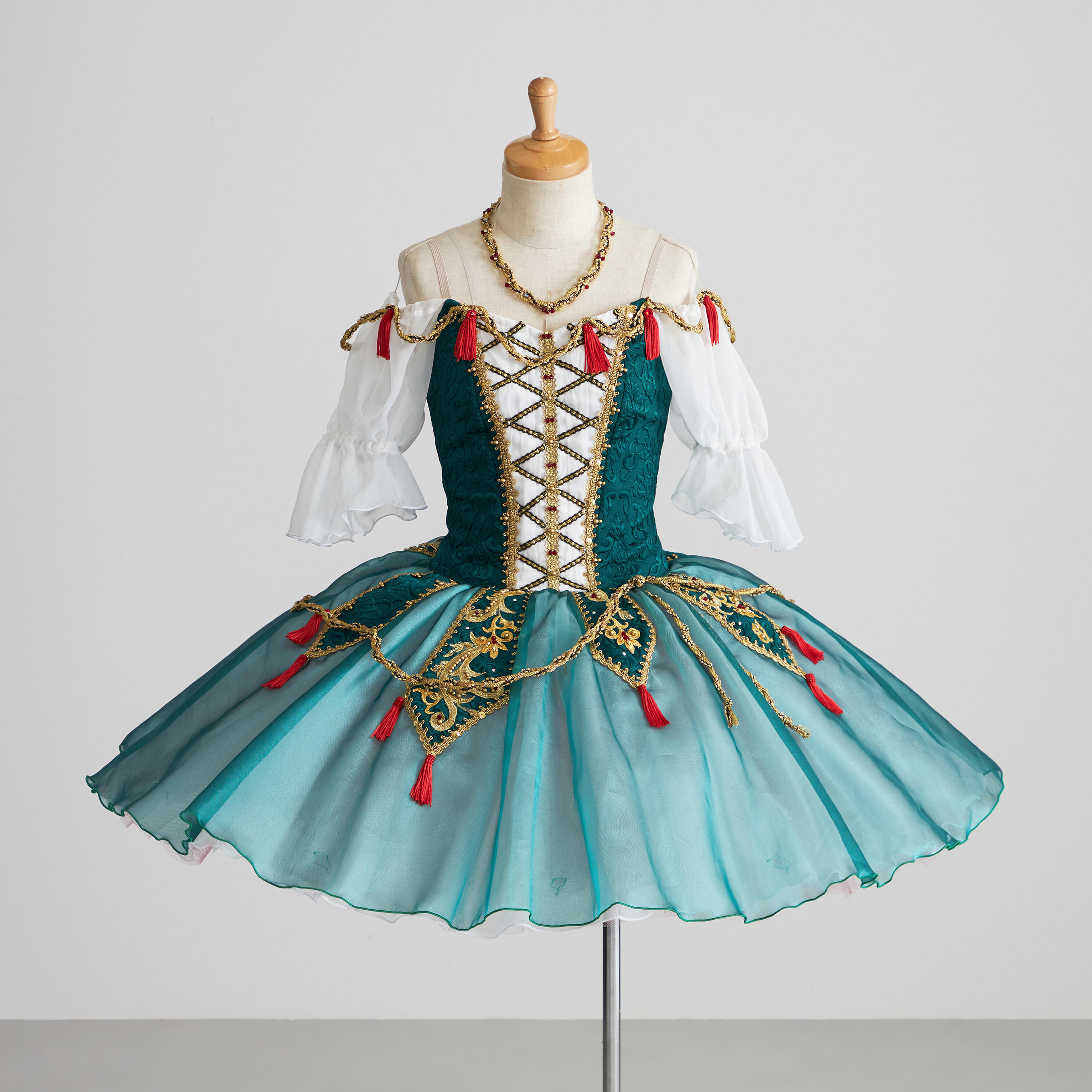 代官山本店】オリジナルバレエ衣装を店頭でお求めいただけます＜1/5