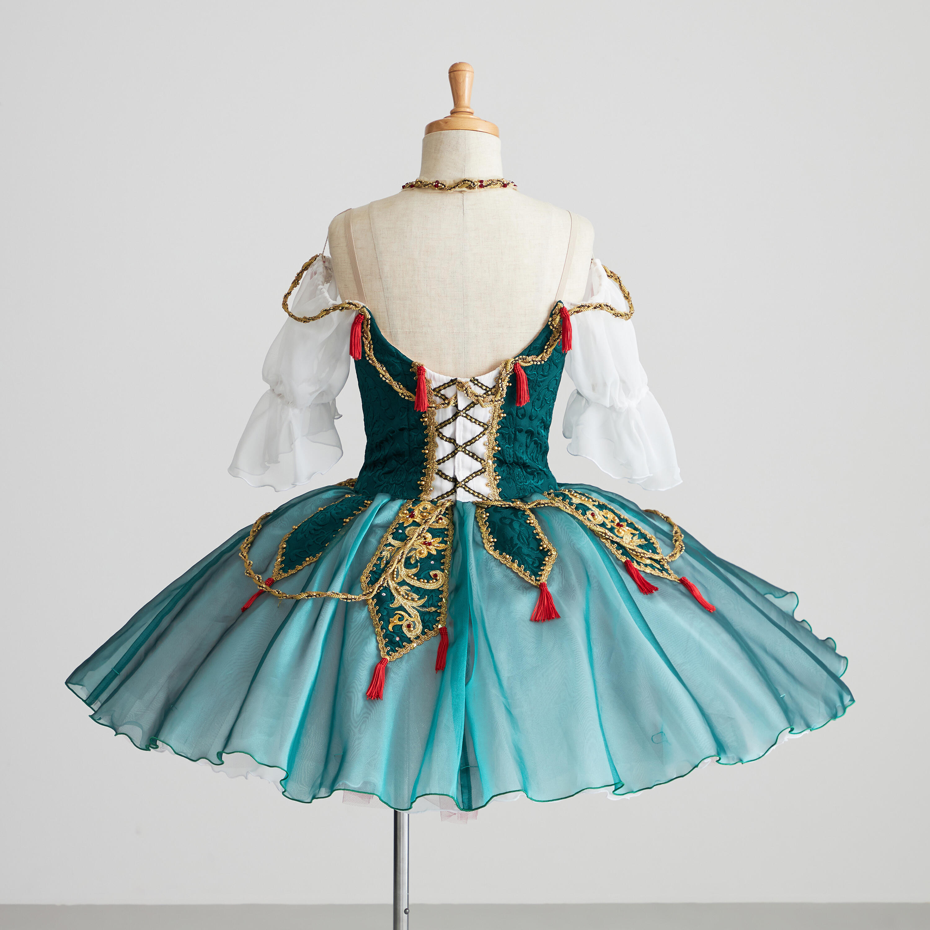 代官山本店】オリジナルバレエ衣装を店頭でお求めいただけます＜1/5