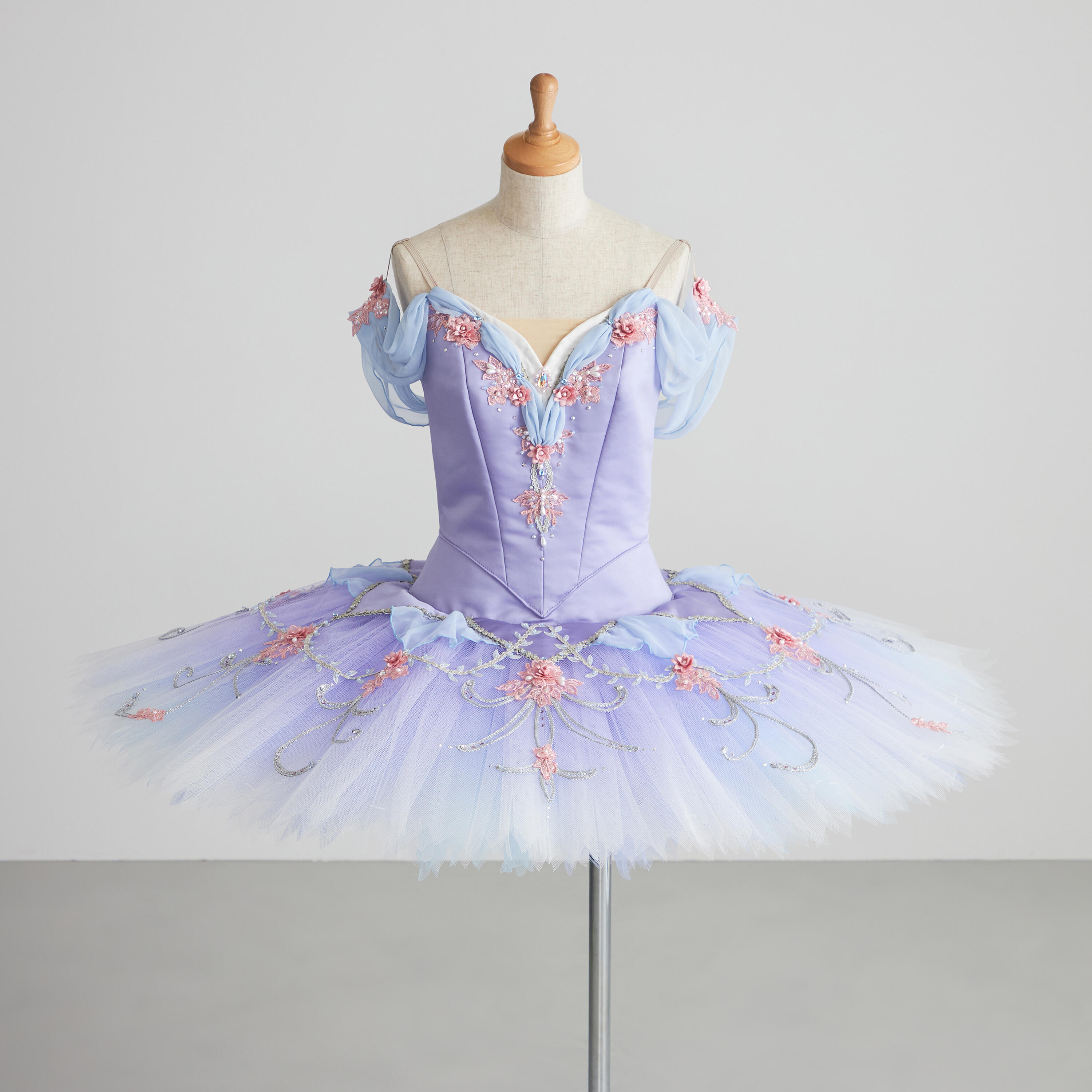 代官山本店】オリジナルバレエ衣装を店頭でお求めいただけます＜1/5