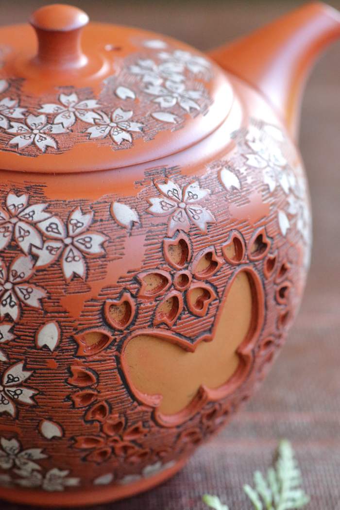 舜園 朱泥桜紋透かし彫り急須 印籠蓋 満容量 300ml 常滑焼高級煎茶器