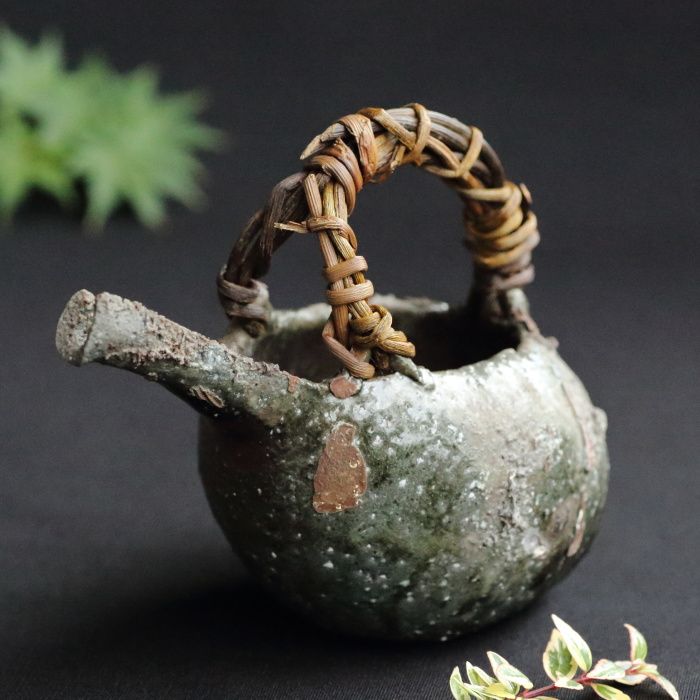 四代山田常山 常滑片口 満容量200ml 登窯焼成 灰被自然釉酒注ぎ 作家