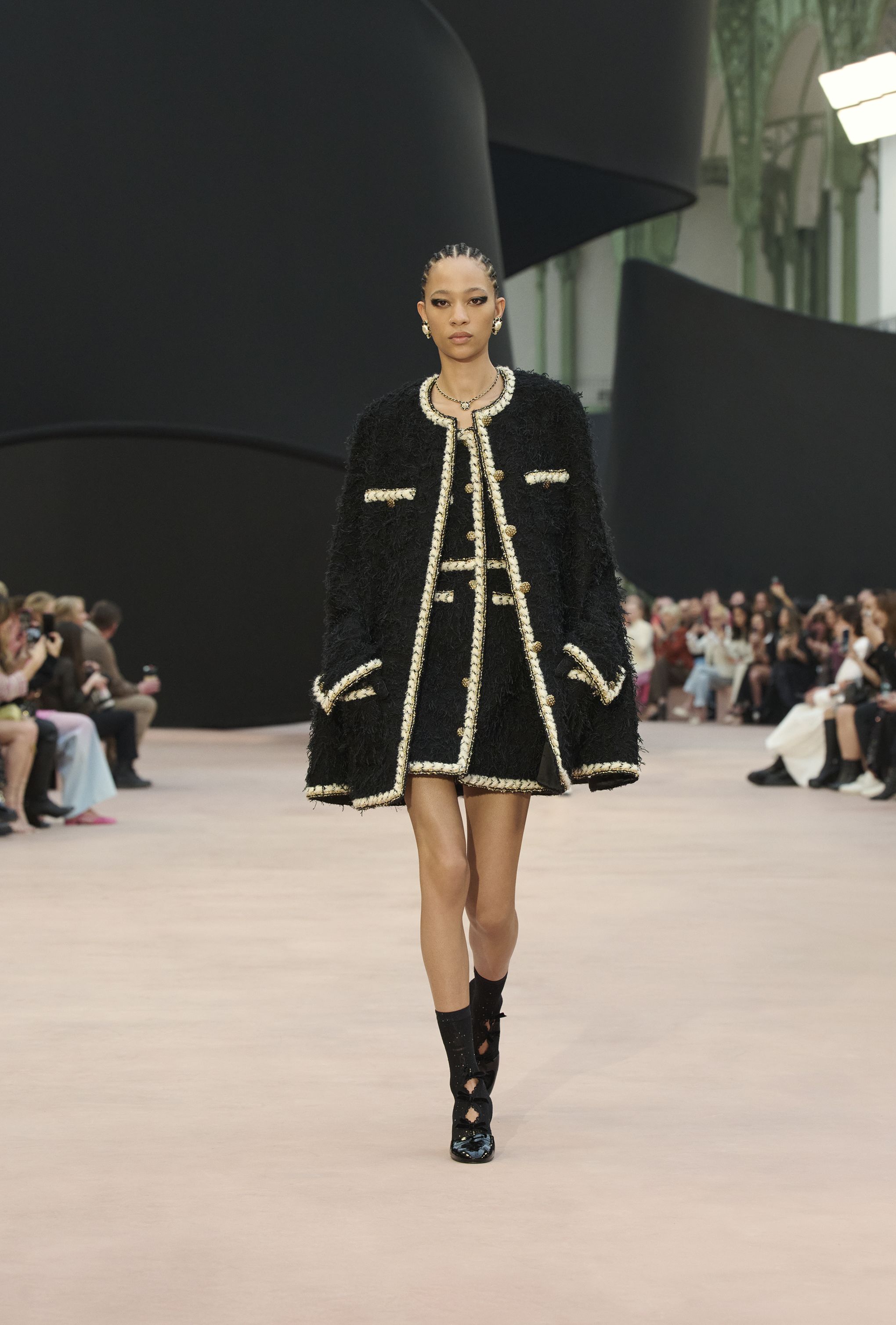 ケープ - ウール ツイード、ブラック & エクリュ — ファッション