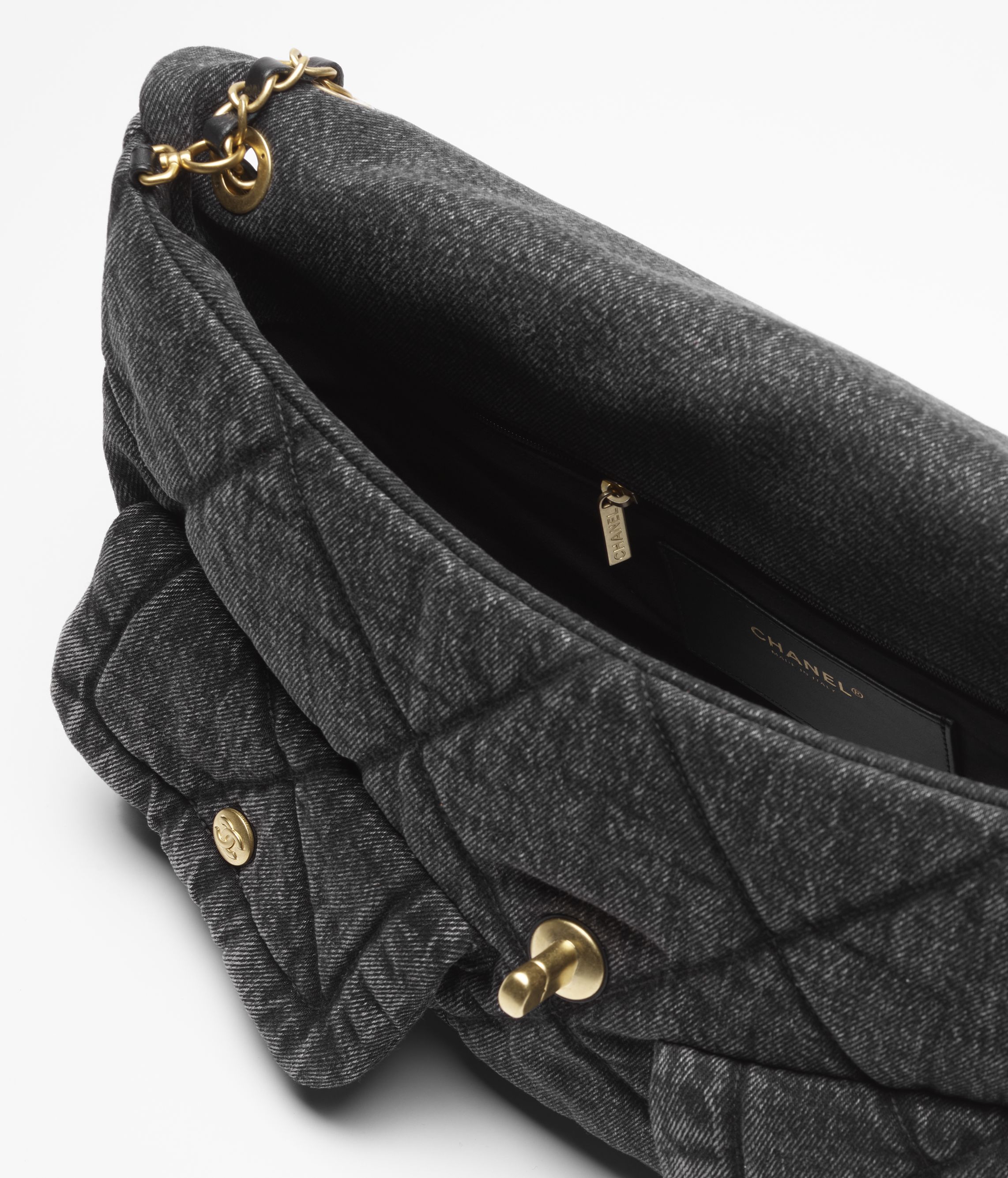 マキシ ハンドバッグ、ウォッシュド デニム、ブラック — ファッション