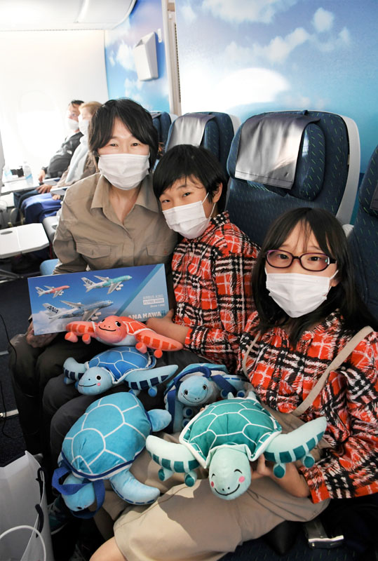 写真特集】就航3年フライングホヌ 「ウミガメ」周遊フライト人気