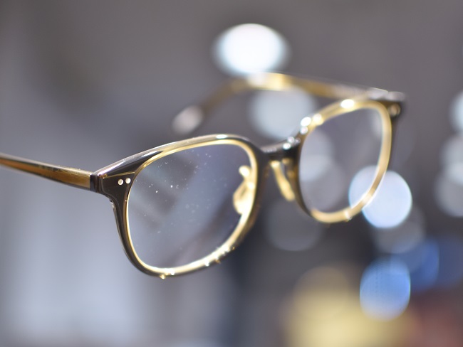 80年代を彷彿させるヴィンテージなデザインは、どこか愛らしいお洒落