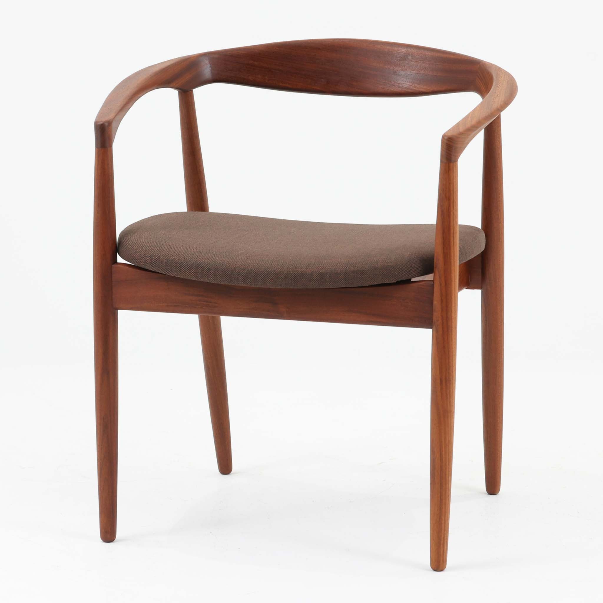 北欧ビンテージ家具チェア・スツール | 快適な座り心地と