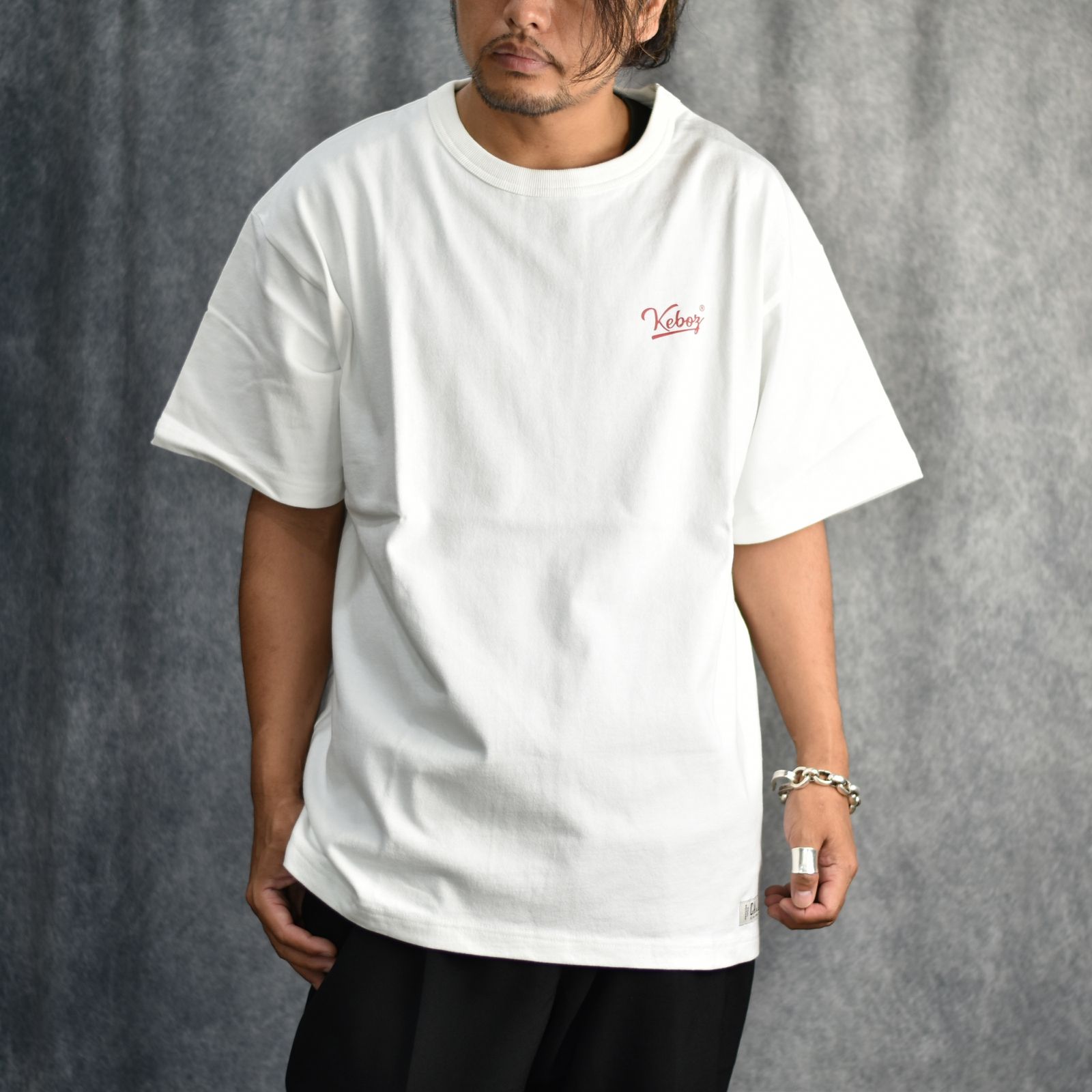 CALEE - × KEBOZ STORE LOGO S/S TEE (WHITE) / × ケボズ ストア ロゴ