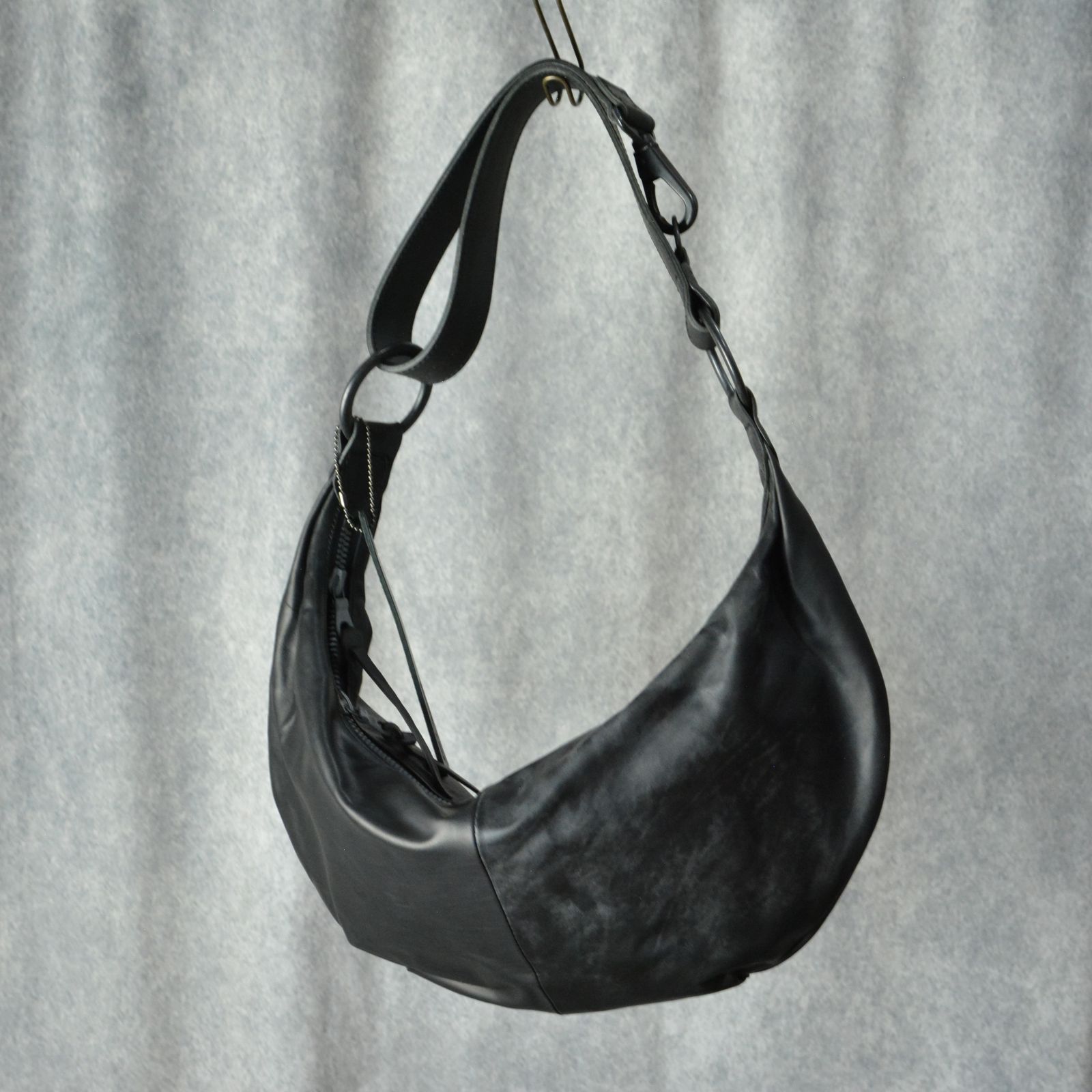 ISAMU KATAYAMA BACKLASH - GUIDI オイルカーフ バナナバッグ （BLACK