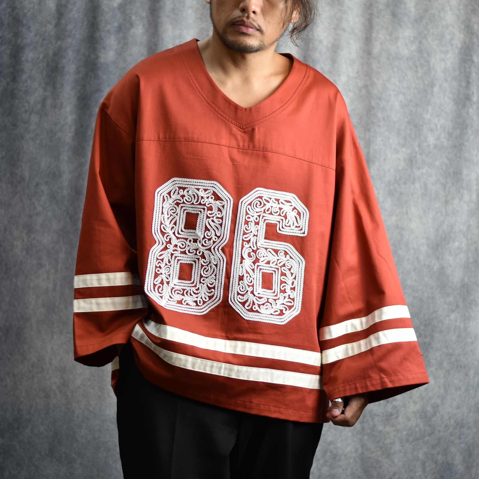 el conductorH - CORD EMBROIDERED HOCKEY SHIRT (MAROON) / コード