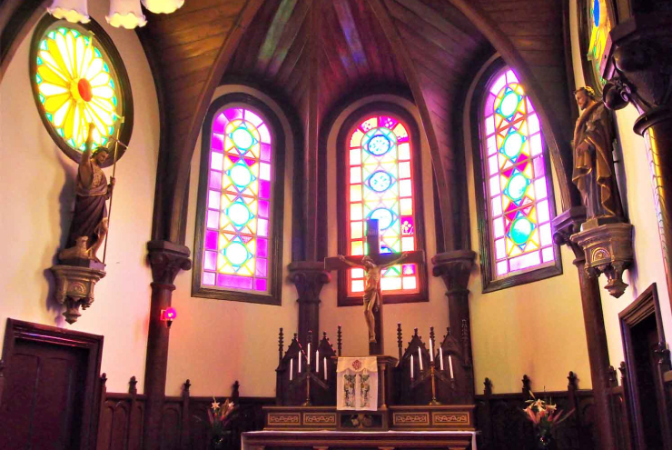 和洋折衷の美しい建築・カトリック宮津教会 聖ヨハネ天主堂 - 宮津市