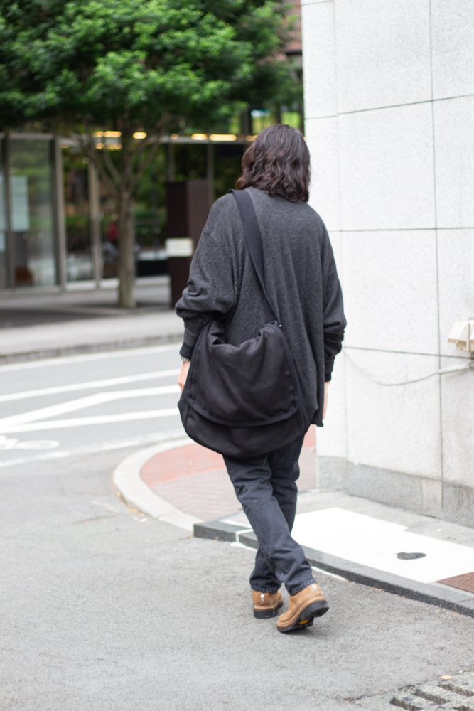 COMOLI (コモリ) ヘンプダック ショルダーバッグ [BLACK]