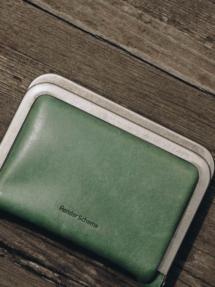 Hender Scheme】 コンパクトながらも使い勝手の良いがま口財布”3d