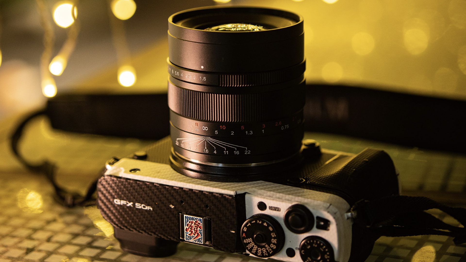 MitakonがSpeedmaster 80mm F1.6を発表 - 手頃なGFX / XCDマウント