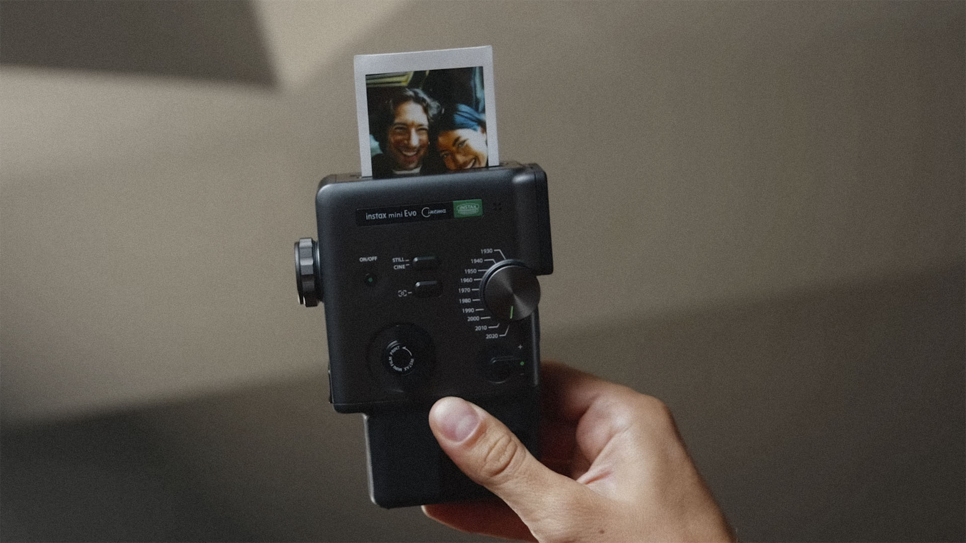 富士フイルムが、内蔵プリンター搭載のinstax mini Evo Cinema™（イン