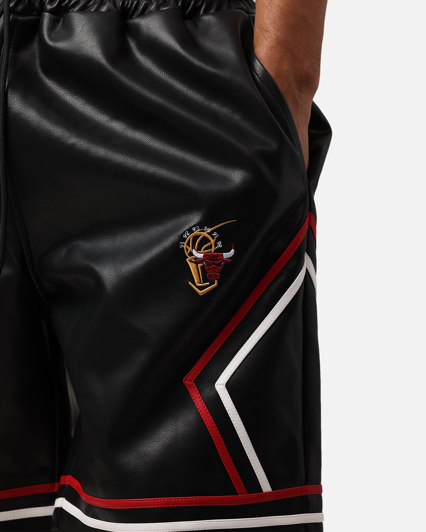 Mitchell & Ness Chicago Bulls 6 Time Shorts Black | Culture Kings US