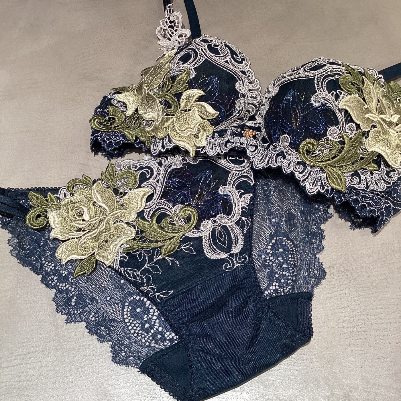 本日のご紹介ランジェリー〜サルート82グループ〜 | サルート by