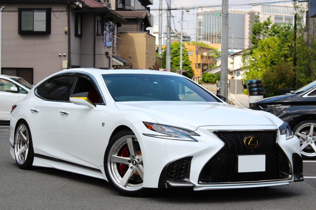 レクサスLS500 Fスポーツにコンケイブ！WORKジーストST2 21インチを