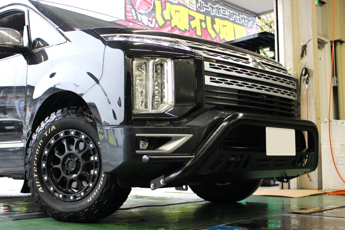 デリカD5に人気のゴツいバンパー！オートフラッグスのゴクブトRⅢを