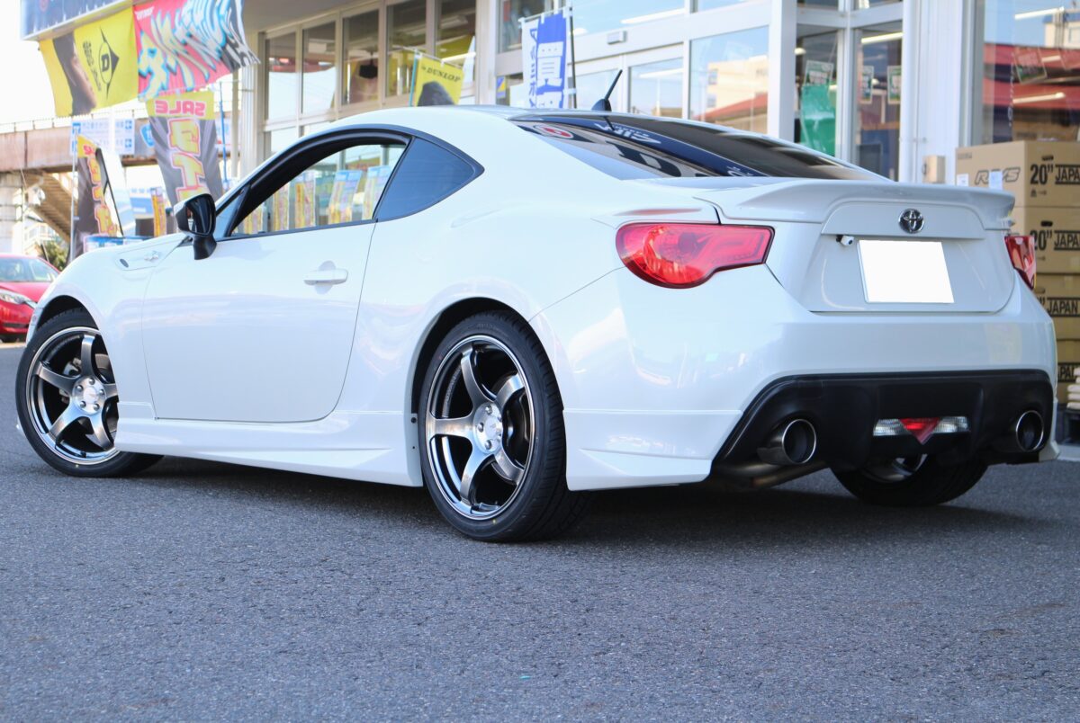 サスペンションのリフレッシュが目的！「ZN6/86」にBLITZ 車高調取付