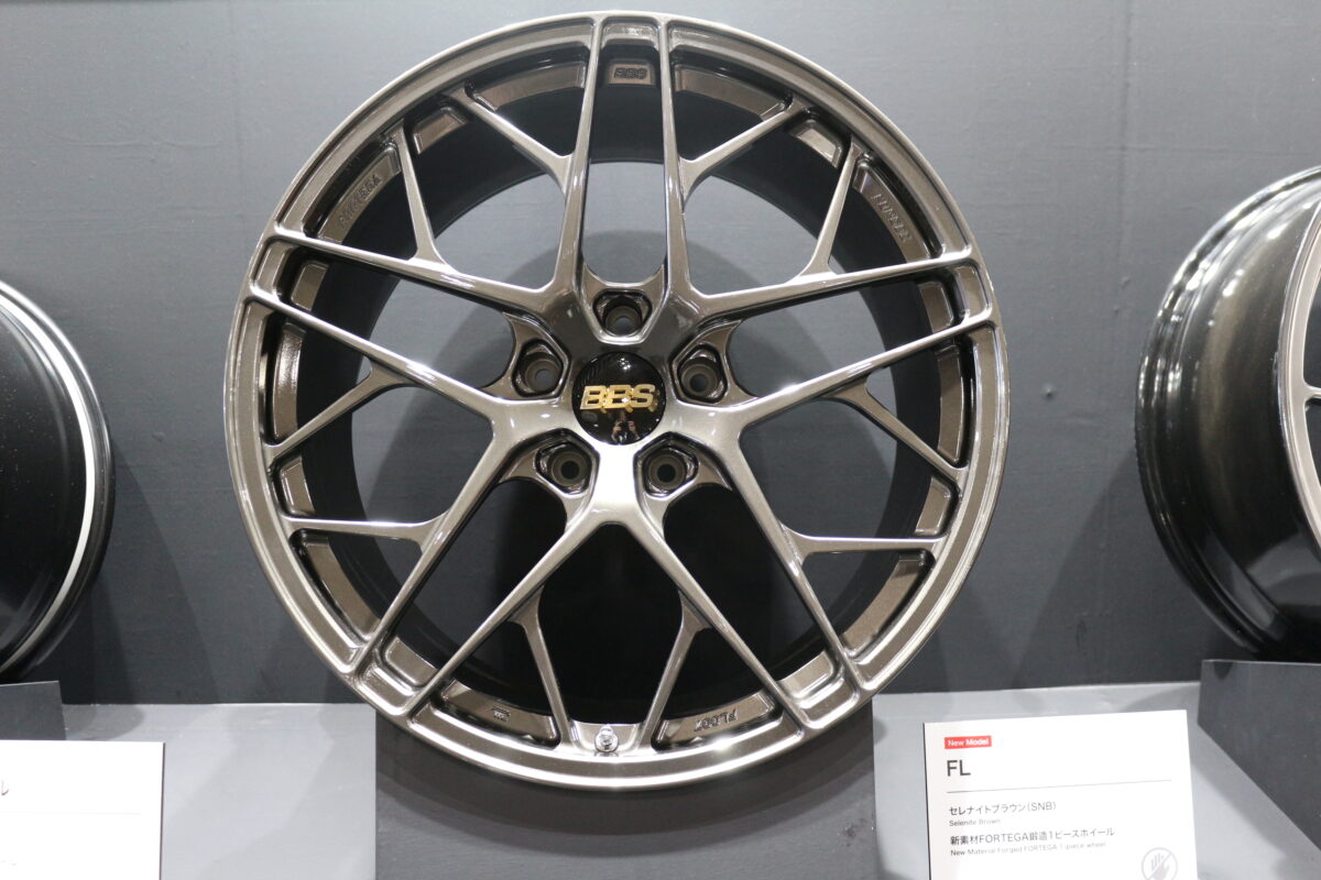 BBSの新作？！東京オートサロンで発見！FORTEGA製ホイール「FL」発売