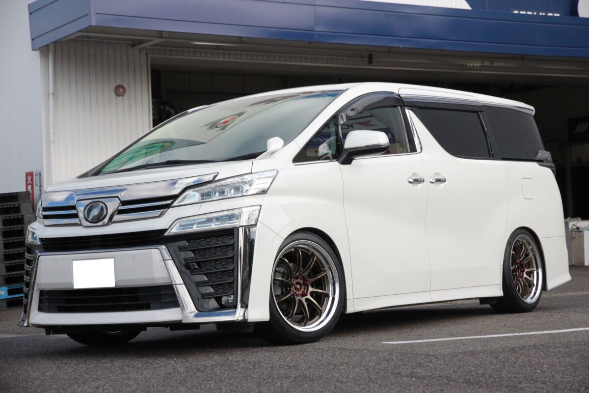 30ヴェルファイアの足元を一新！！WORKエモーション ZR10 2P 9.5J