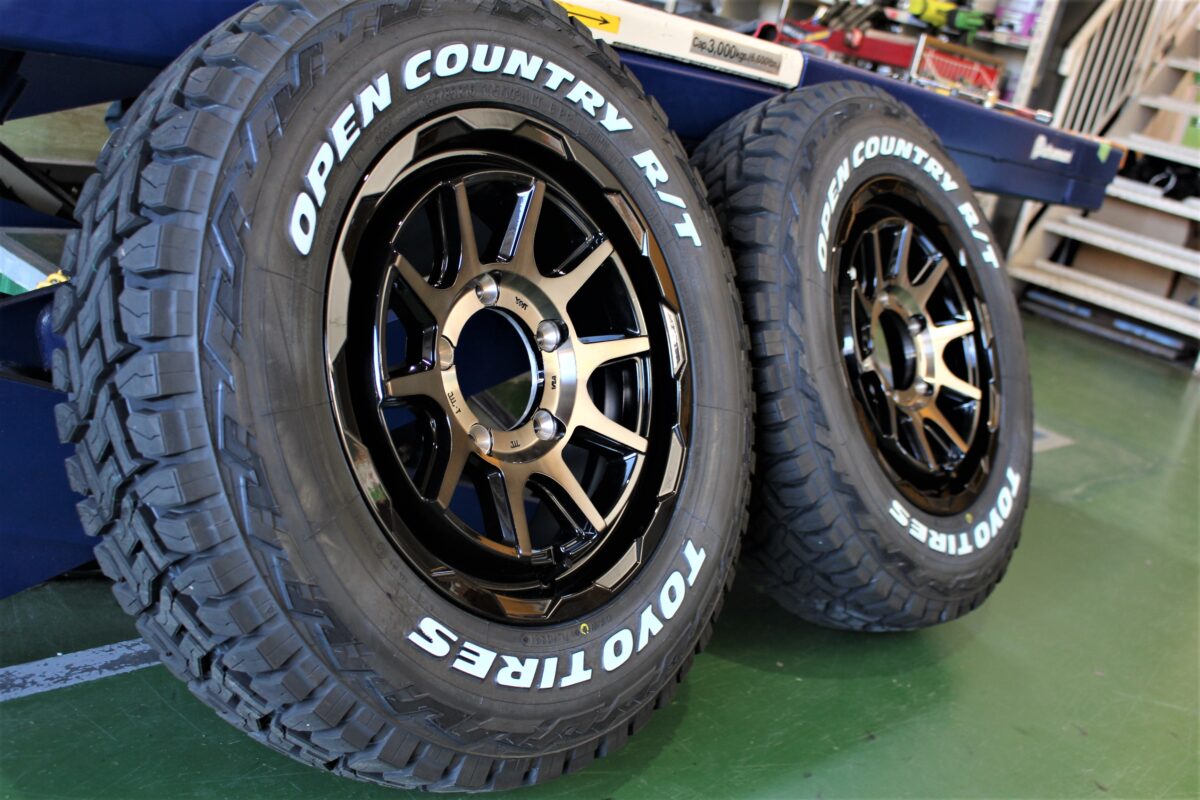タイヤだけじゃ物足りない！ジムニーにマッドヴァンス06を同時装着