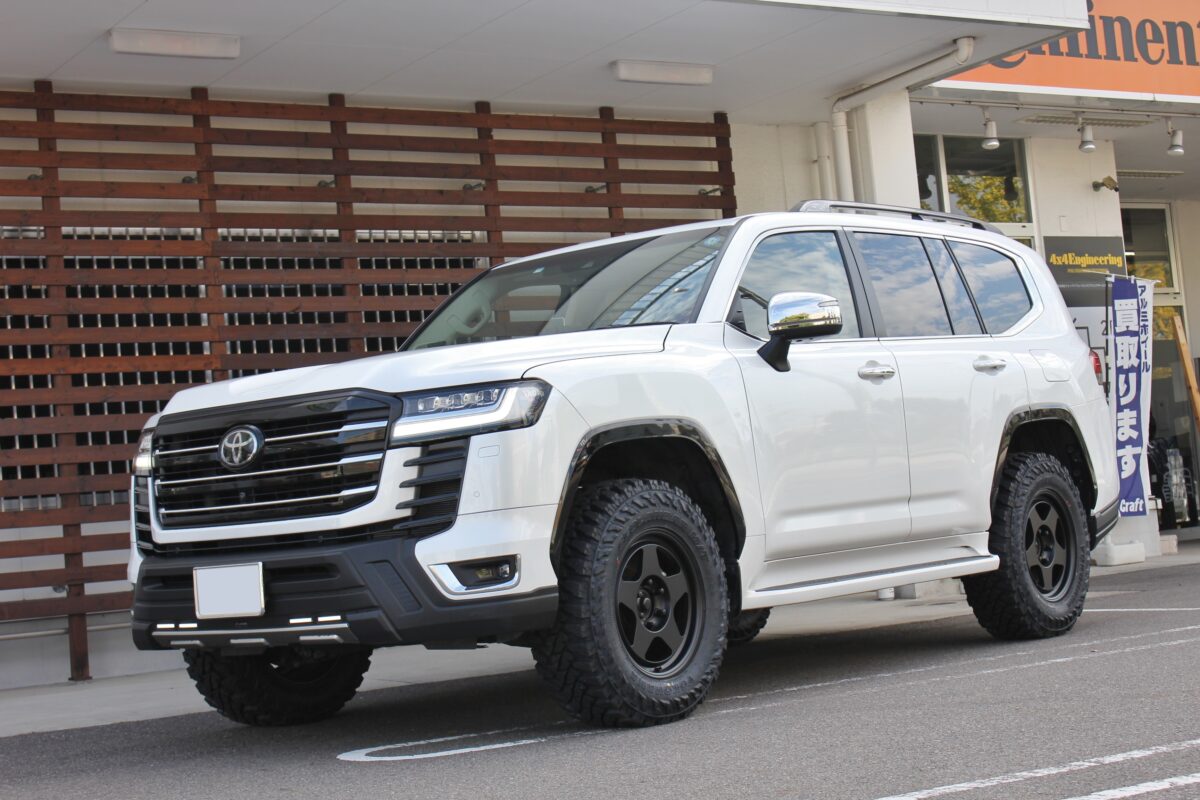 新型ランドクルーザー300！ZXもブラッドレーフォージド匠18インチで