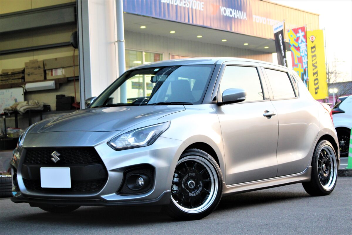 ZC33SスイスポにWORKエモーションRS11 17インチをツライチ装着