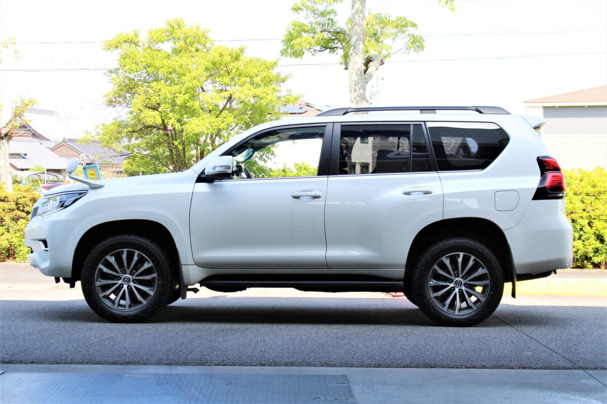 ランドクルーザープラド のタイヤ交換。グラントレック AT5 265/55R19