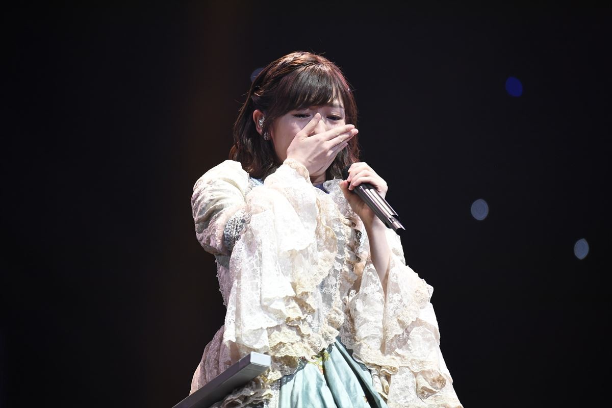 写真）渡辺麻友、卒業コンサートで大粒の涙「私が信じて歩んだ道は