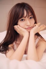 山口真帆、24歳のバースデーに1st写真集発売 先行カット解禁