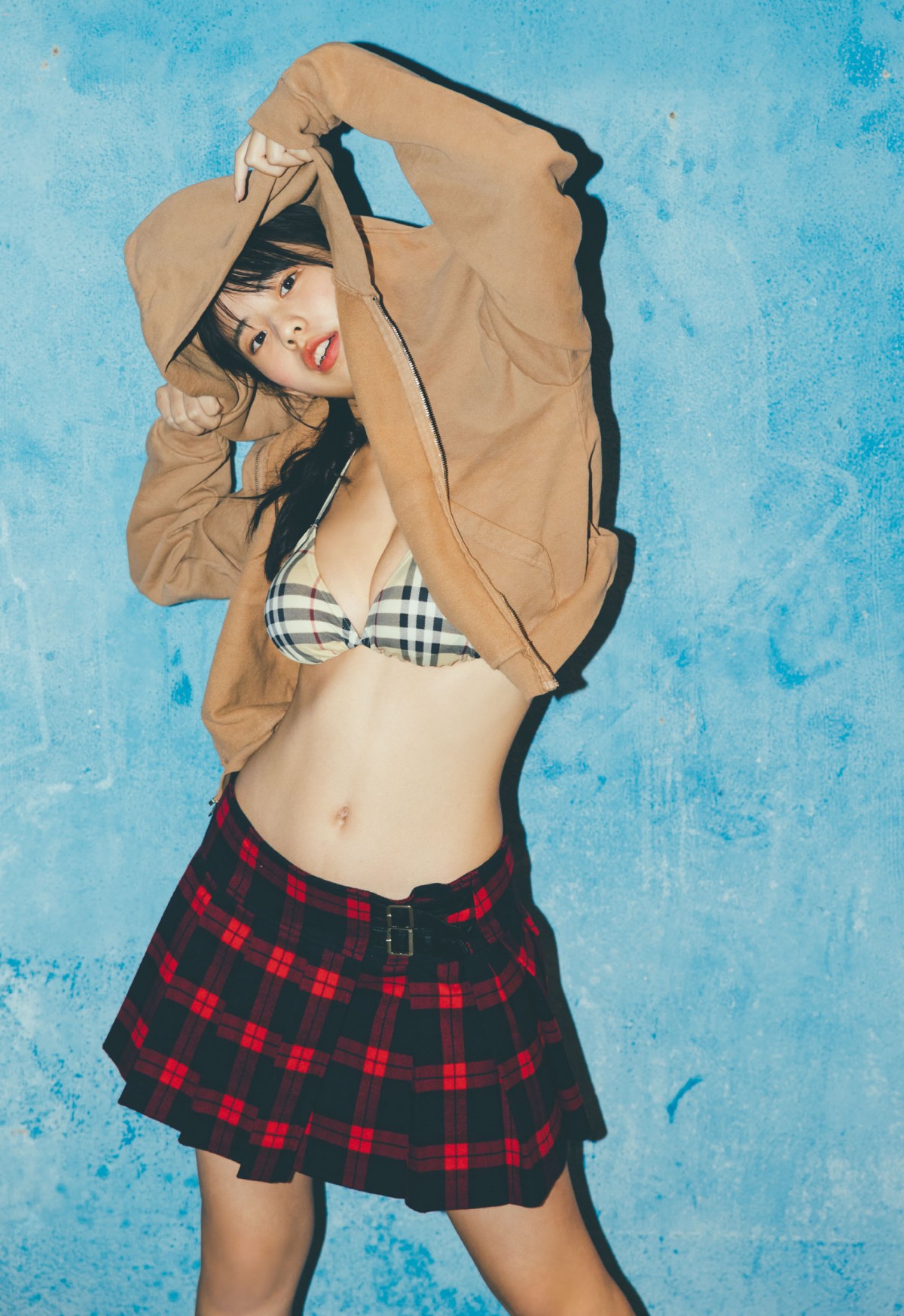 写真）「シャルロット」一ノ瀬瑠菜15歳、透明感あふれるグラビア