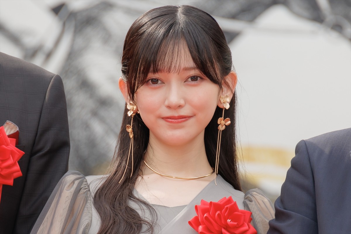 乃木坂46・池田瑛紗、JRA70周年特別展テープカットセレモニーに登場
