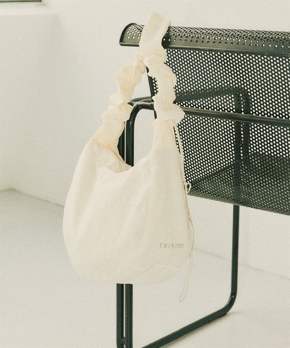 TRIP.INN】 ギャザーショルダーバッグ Life Style by cross marche